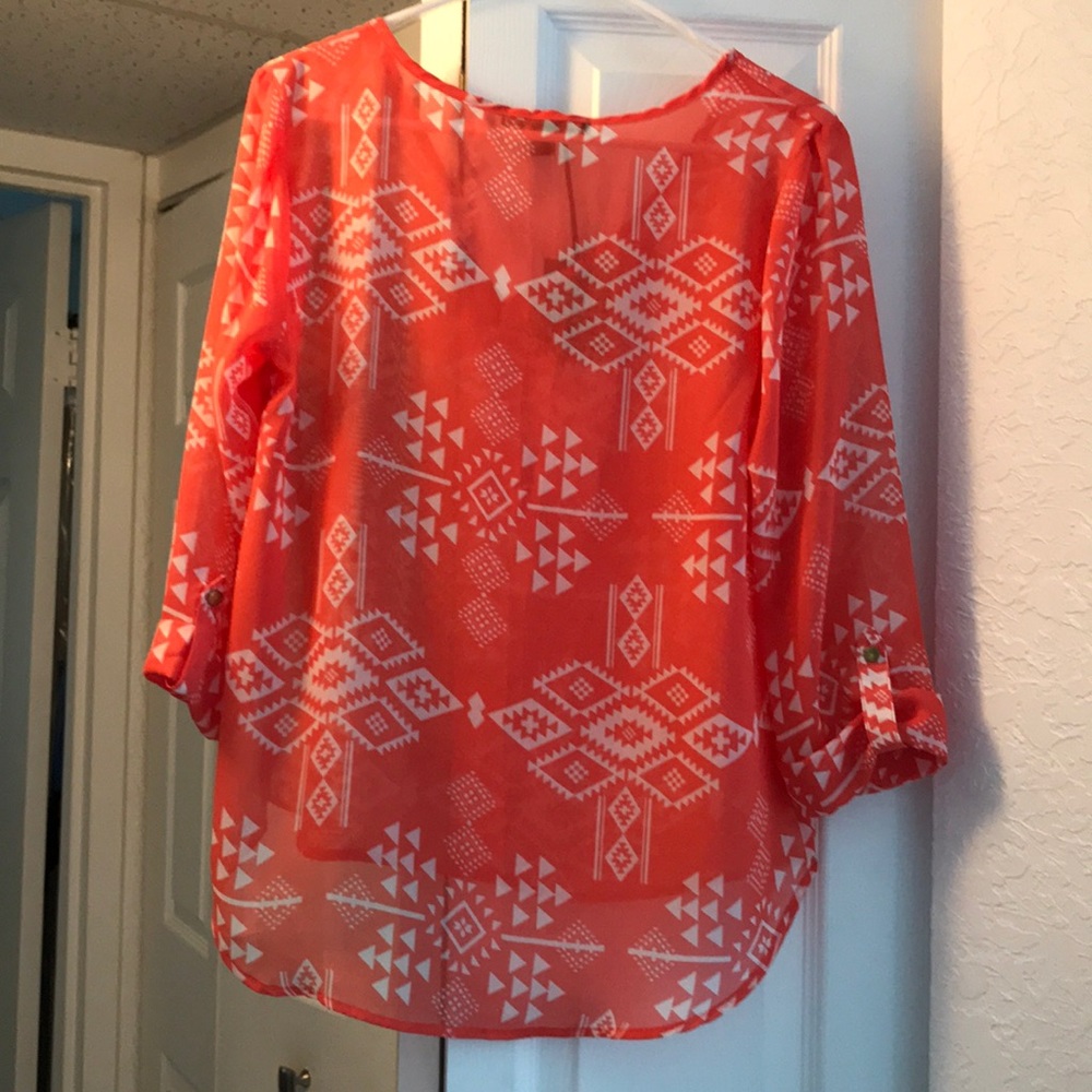 🦋Living Doll Salmon & White V Neck Size M Top - Picture 3 of 8